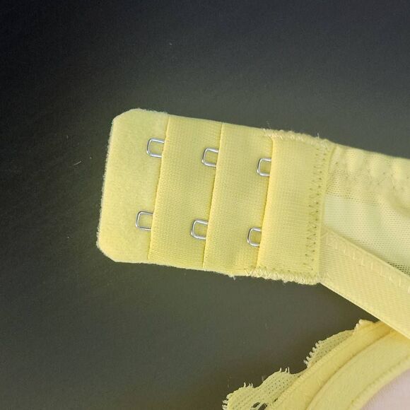 Frederick's of Hollywood Butter Yellow Balconette Bra Size 32D NWT Lingerie Show - Picture 7 of 14